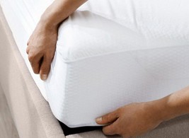 Home by TEMPUR® Thermoregulating Mattress Protector