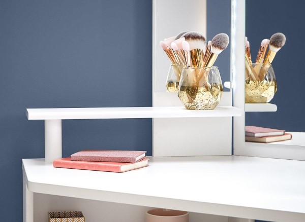 Delilah Beauty Bar third priority image